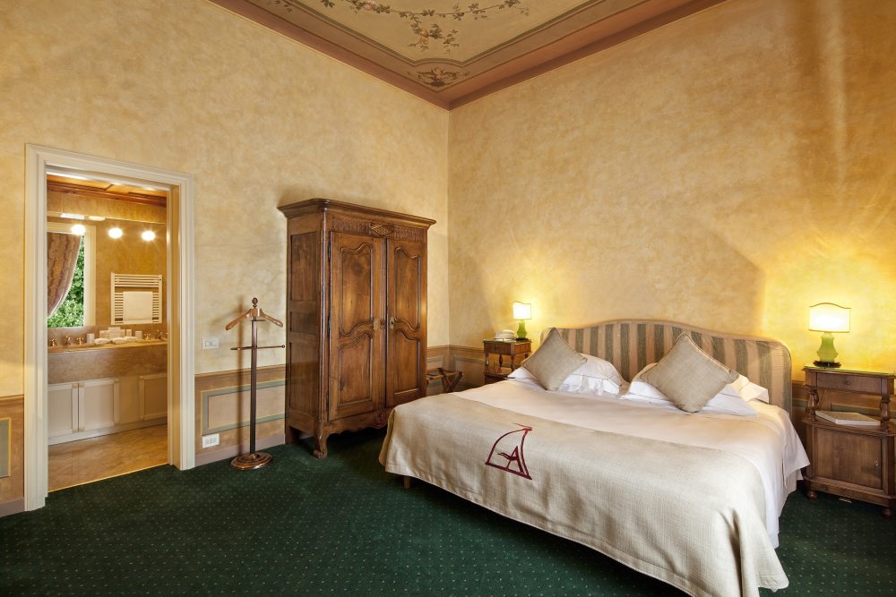 意大利布雷西亚阿扎格宫酒店 Palazzo Arzaga Hotel_46203566-H1-suite_123_bedroom.jpg