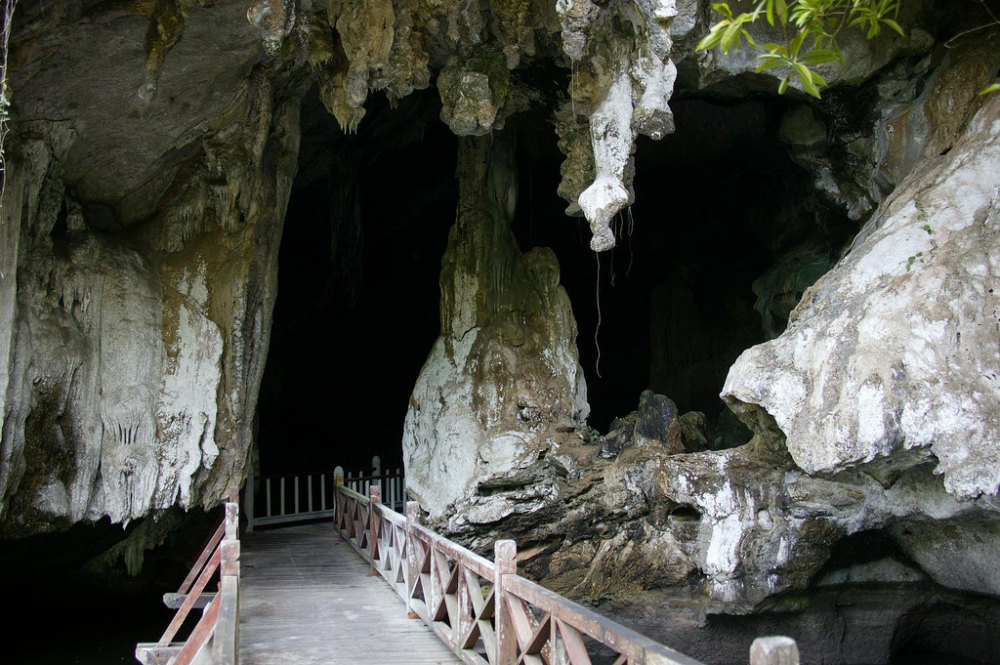 马来西亚兰卡威-威斯汀酒店Westin Langkawi, Malaysia_64)The Westin Langkawi Resort &amp_ Spa—Entrance to the bat cave during mangrov.jpg