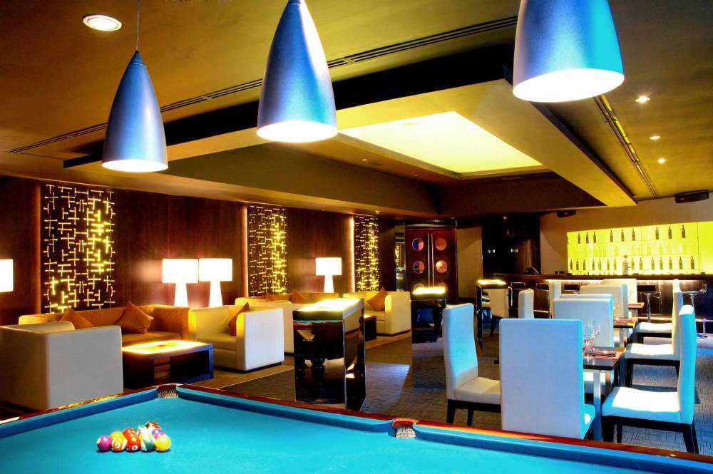 印度尼西亚雅加达艾美酒店_34)Le Meridien Jakarta—Pool Table at Tiga Puluh music bar   lounge 拍攝者.jpg