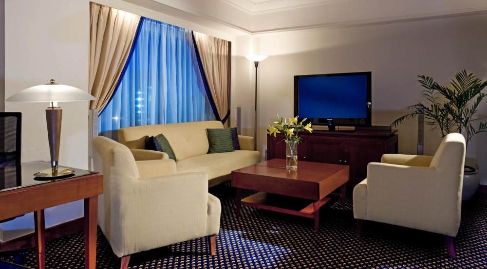 印度尼西亚雅加达艾美酒店_18)Le Meridien Jakarta—Living room of Diplomatic Royal Suite 拍攝者.jpg