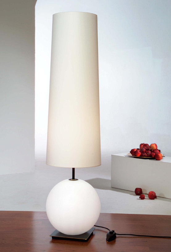 UltraFloorLamp-HBOBswRnd-4.jpg