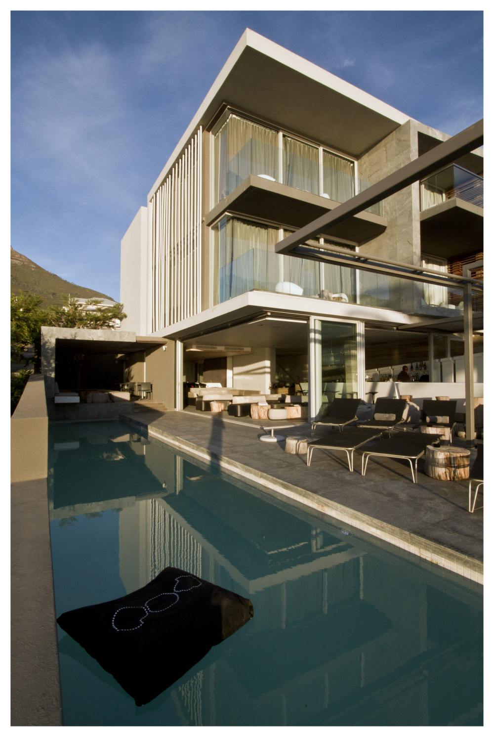 南非坎普斯湾POD酒店 POD Camps Bay Hotel_50f8c278b3fc4b316d000345_pod-greg-wright-architects_pod_ext_018.jpg