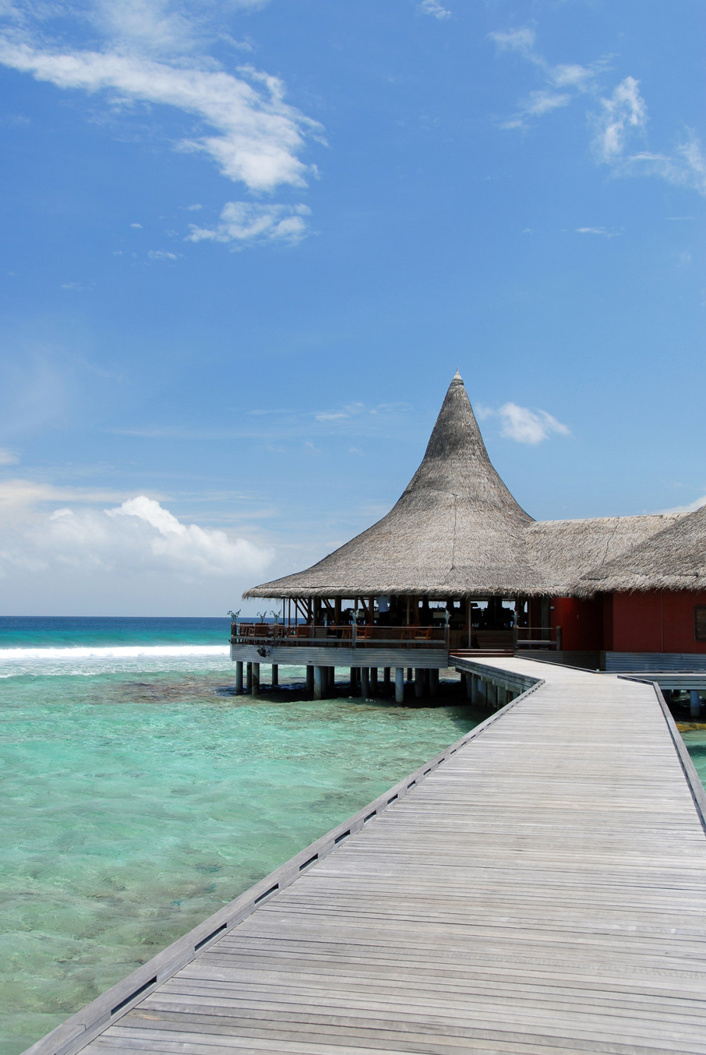 Walkway to Baan Huraa.jpg