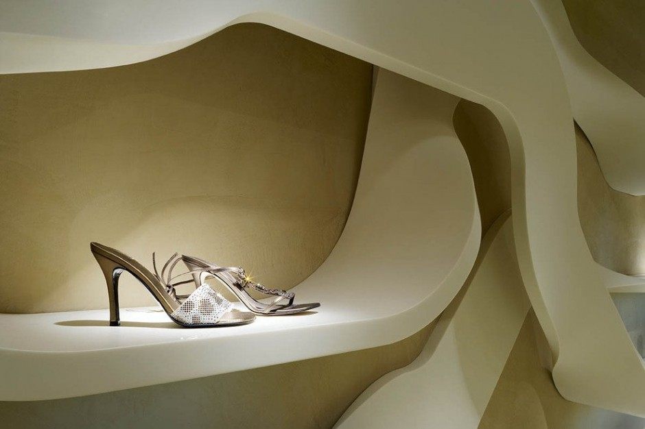 Stuart Weitzman Store by Fabio Novembre_sw_220113_09-940x626.jpg