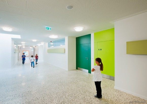 奥地利MAGK + illiz architektur设计的一所学校_14.jpg