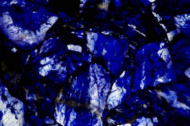 蓝纹-透光 Sodalite blue jasper Backlit.jpg