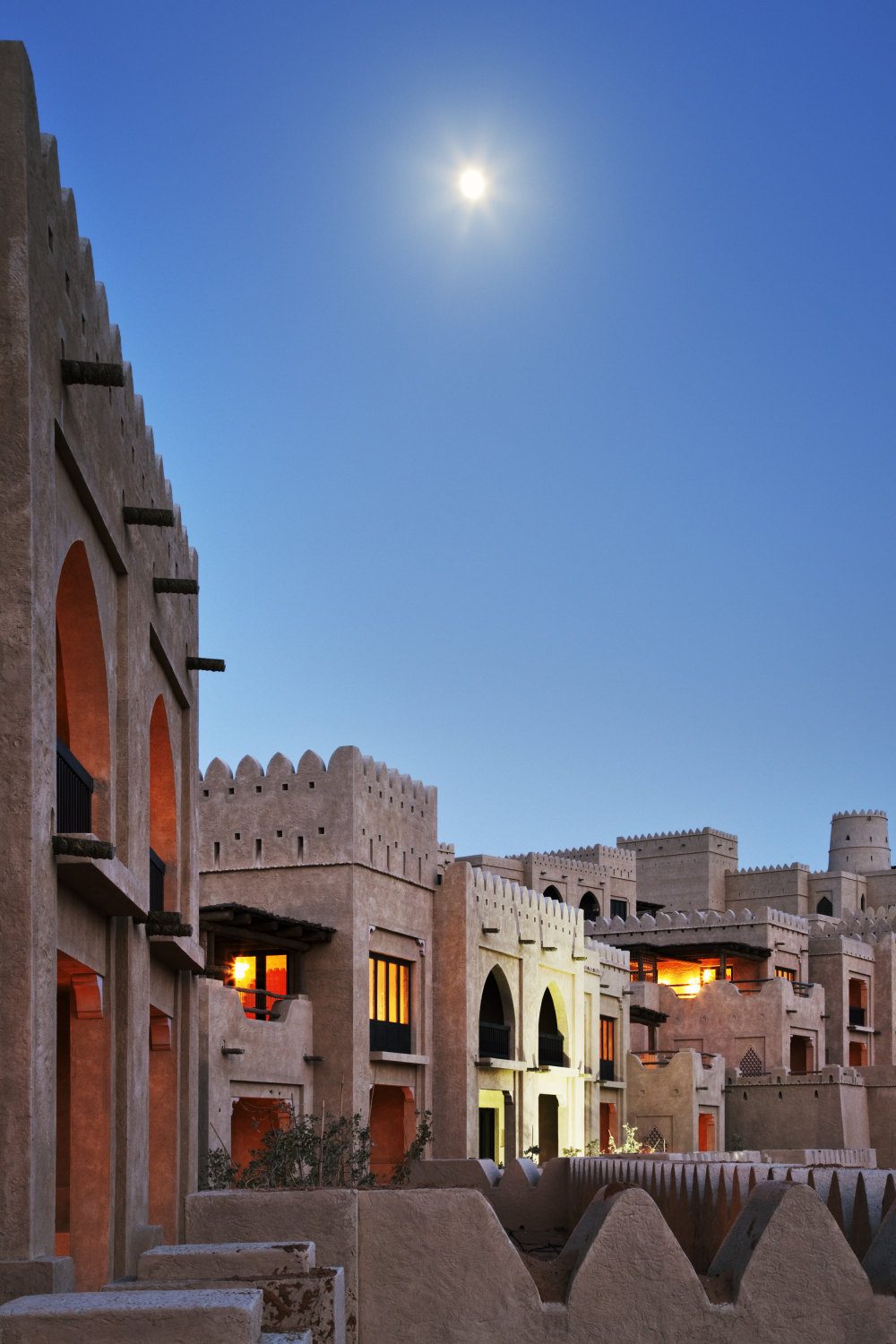 谢赫扎耶德清真寺（Shaikh Zayed Bin Sultan Al Nahyan Mosque）_Exterior shot of hotel\'s palatial fortress design.jpg