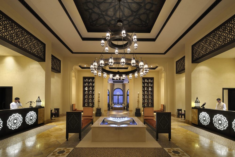 谢赫扎耶德清真寺（Shaikh Zayed Bin Sultan Al Nahyan Mosque）_Main reception of inviting grandeur.JPG
