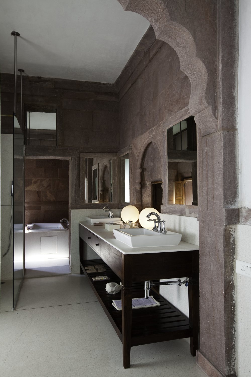 印度Raas Jodphur酒店_Heritage-Suite-Washroom.jpg