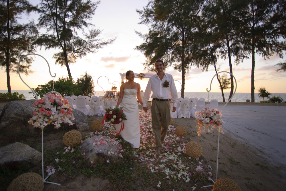 泰国苏梅岛拉瓦娜水疗度假村 Anantara Lawana Koh Samui Resort & Spa_Wedding by the beach.jpg