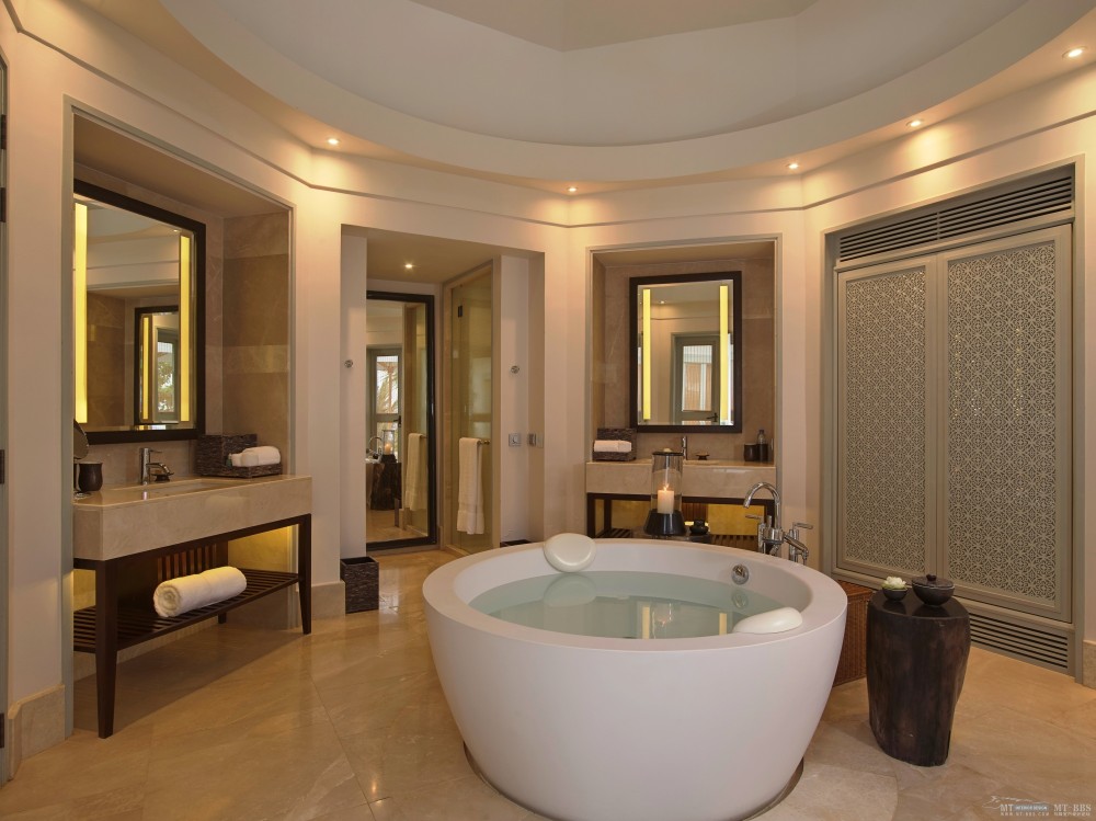 泰国普吉岛丽晶酒店(官方摄影) The Regent Phuket Cape Panwa_51394672-H1-Regent_Phuket_Cape_Panwa_Pool_Villa_Bathroom.jpg