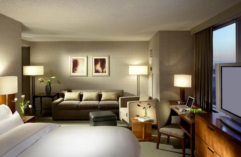 美国加州长滩威斯汀酒店_3)The Westin Long Beach—Renovated Executive Suite 拍攝者.jpg