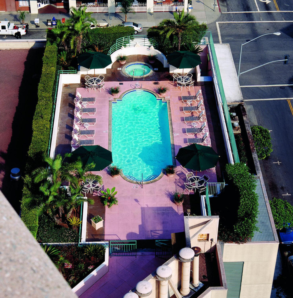 美国加州长滩威斯汀酒店_5)The Westin Long Beach—Outdoor Heated Pool 拍攝者.jpg