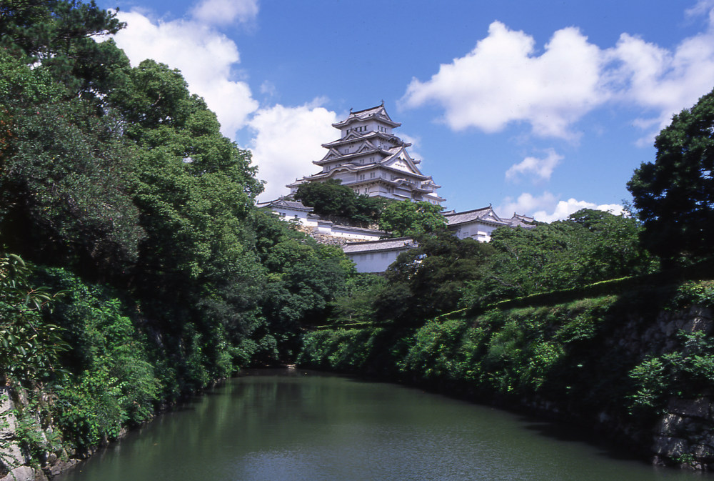 世界文化遗产--日本第一名城姬路城_夏天的姬路城2.jpg