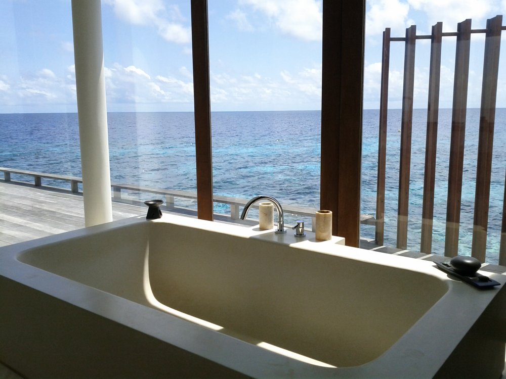 马尔代夫哈达哈岛柏悦酒店Park Hyatt Maldives Hadahaa高清自拍_park-hyatt-maldives-hadahaa-over-water-villa-bath-tub.jpg
