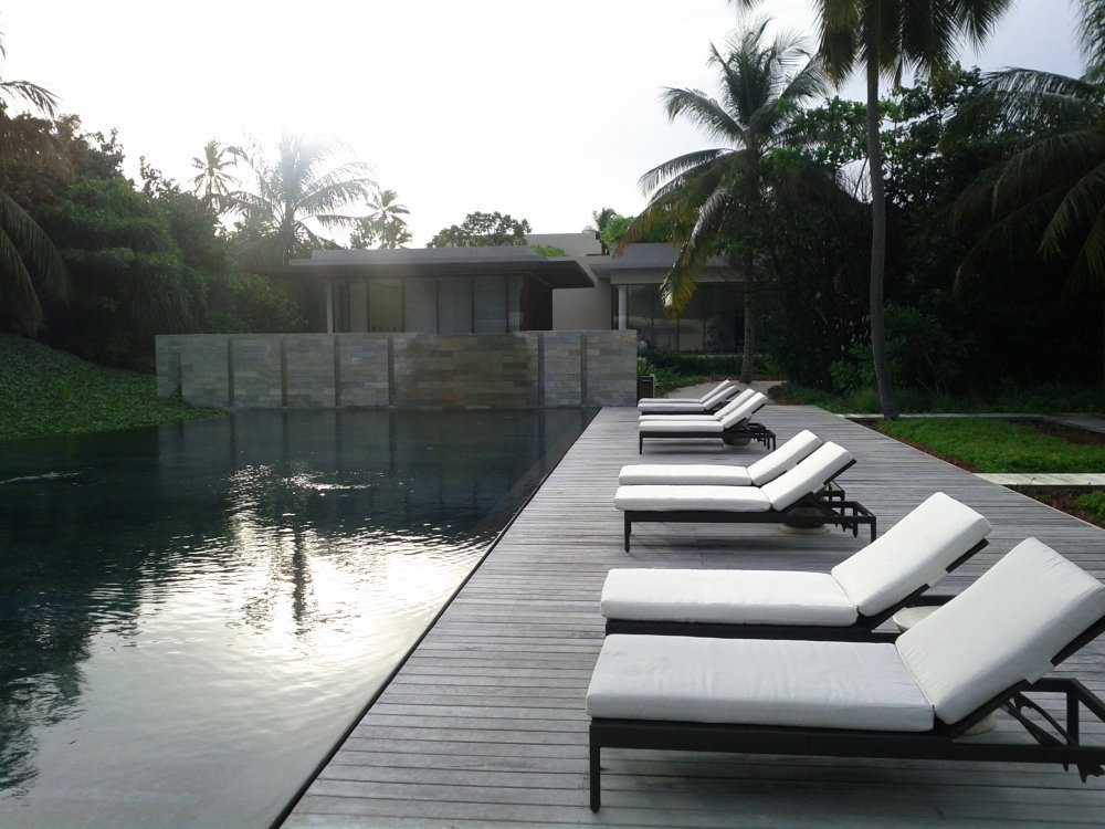 马尔代夫哈达哈岛柏悦酒店Park Hyatt Maldives Hadahaa高清自拍_park-hyatt-maldives-hadahaa-spa-pool-sunchairs.jpg