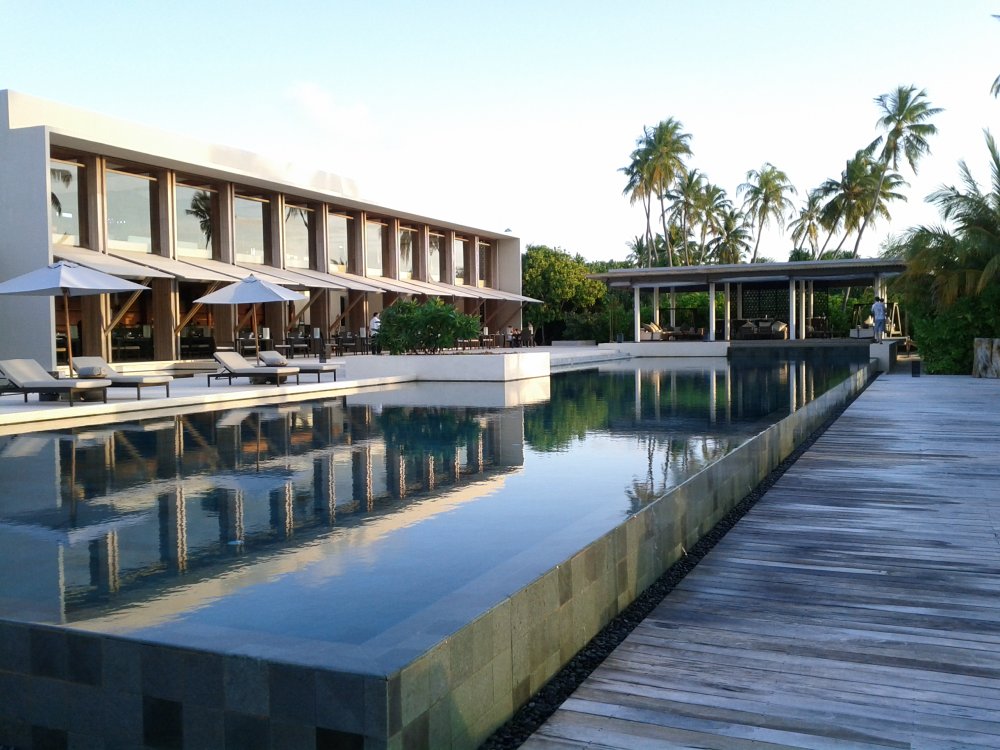 马尔代夫哈达哈岛柏悦酒店Park Hyatt Maldives Hadahaa高清自拍_park-hyatt-maldives-hadahaa-view-of-the-restaurant-bar-pool.jpg