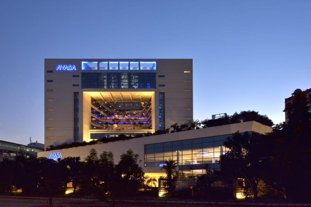 印度海德拉巴Hotel Avasa_514bc9e2b3fc4baa2c00000b_hotel-avasa-nanda-kumar-birudavolu_26-exterior_view.jpg