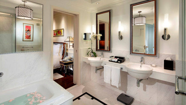 InterContinental-Singapore-Shophouse-suite-bathroom.jpg