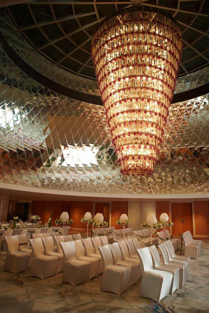 宁波喜来登Sheraton Ningbo Hotel, Ningbo - Zhejiang Province , China_10)Sheraton Ningbo Hotel—Ballroom Foyer - Wedding setup 拍攝者 Sheraton Hotels .jpg