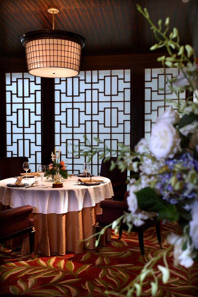 宁波喜来登Sheraton Ningbo Hotel, Ningbo - Zhejiang Province , China_39)Sheraton Ningbo Hotel—A Corner of the Main Dining Hall in Emperor’s Court .jpg
