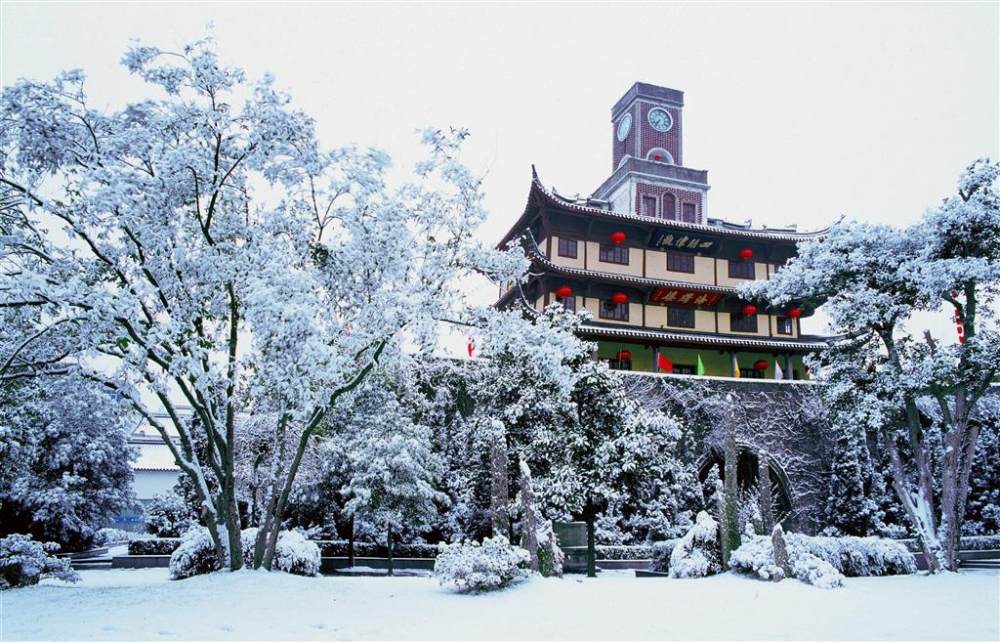 宁波喜来登Sheraton Ningbo Hotel, Ningbo - Zhejiang Province , China_87)Sheraton Ningbo Hotel—Snowy Scene of the Drum Tower 拍攝者 Sheraton Hotels a.jpg