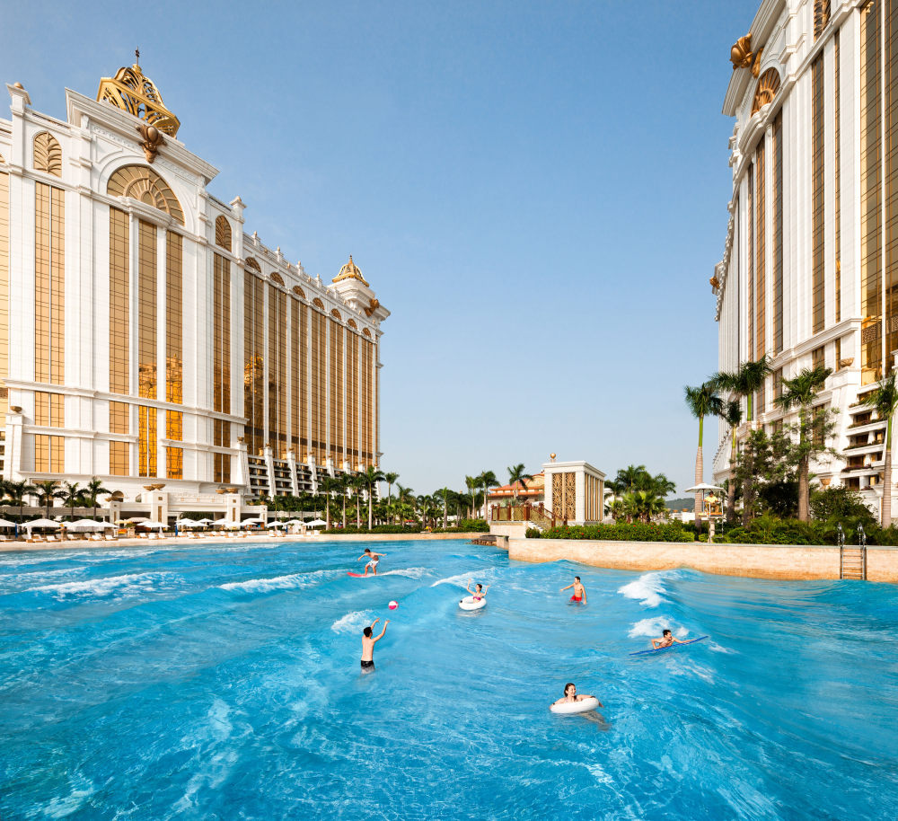 Galaxy Hotel,Macau 澳门银河酒店（官方版）_47053529-H1-Grand_Resort_Deck_Skytop_Wave_Pool.jpg