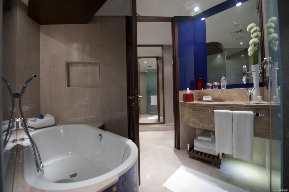 迪拜卓美亚溪畔酒店 Jumeirah Creekside Hotel_Jumeirah_Creekside_Hotel_-_Superior_Room_Bathroom.jpg