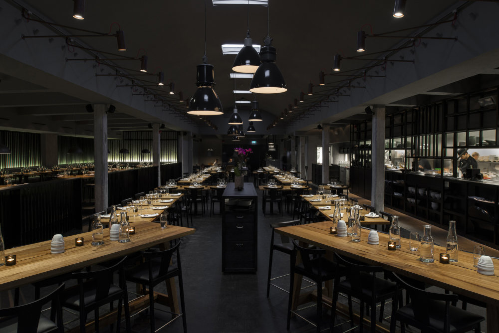 515ce10db3fc4b2ba700008a_restaurant-farang-futudesign_farang_rejnus_2.jpg