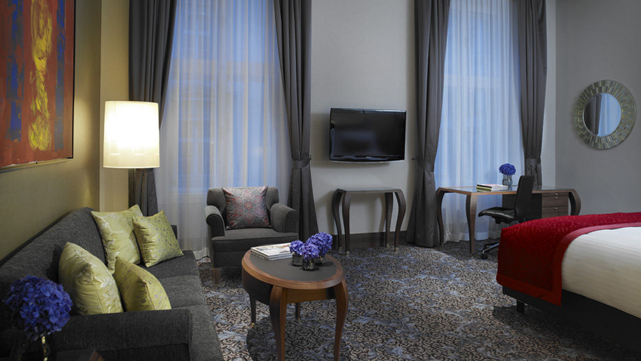 维也纳丽思卡尔顿酒店 THE RITZ-CARLTON, VIENNA_Enjoy your stay in one of our beautiful Junior Suites..jpg