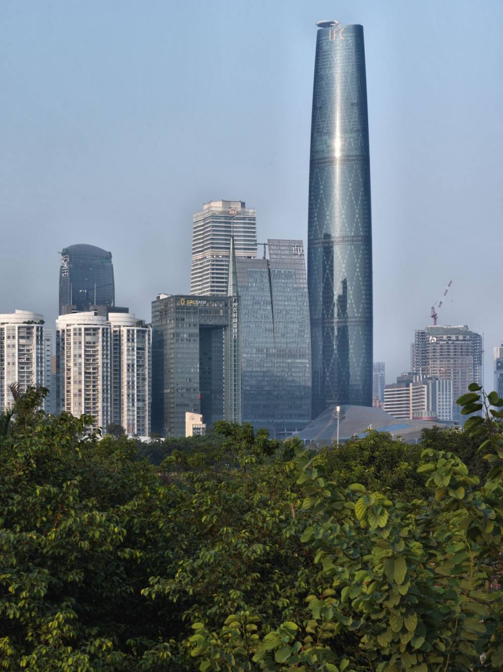 广州国际金融中心 IFC Guangzhou_516317e5b3fc4b9d4f000278_ifc-guangzhou-wilkinson-eyre-architects_366p672_h.jpg