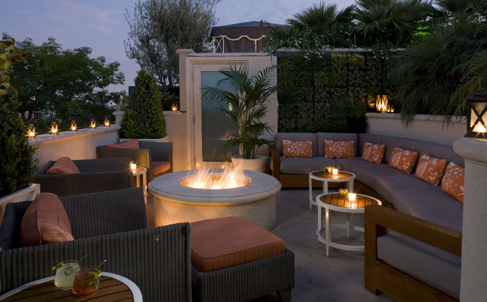 Hi_H1YSW_25839440_Fire Pit on Roof Garden.jpg