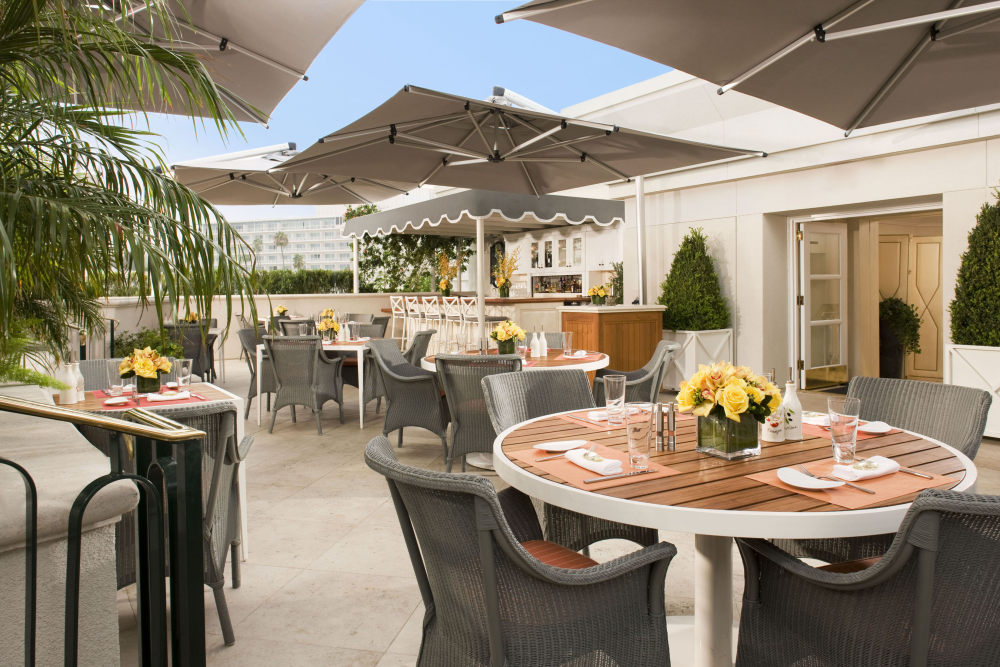 Hi_H1YSW_25839552_Roof Garden Restaurant and Bar.jpg