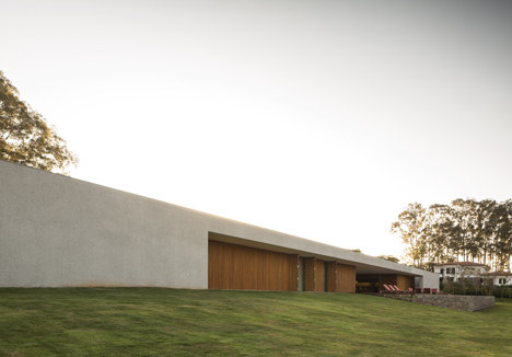 圣保罗费利斯港卡萨李单层住宅_Dezeen_Casa-Lee-by-Studio-MK27_20.jpg