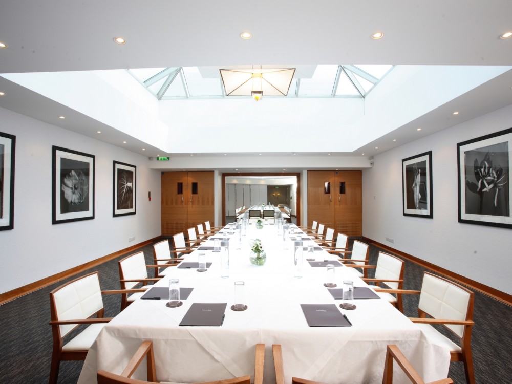 伦敦科莫大都会酒店 Metropolitan by COMO, London_43972197-H1-White_Room_Meeting.jpg