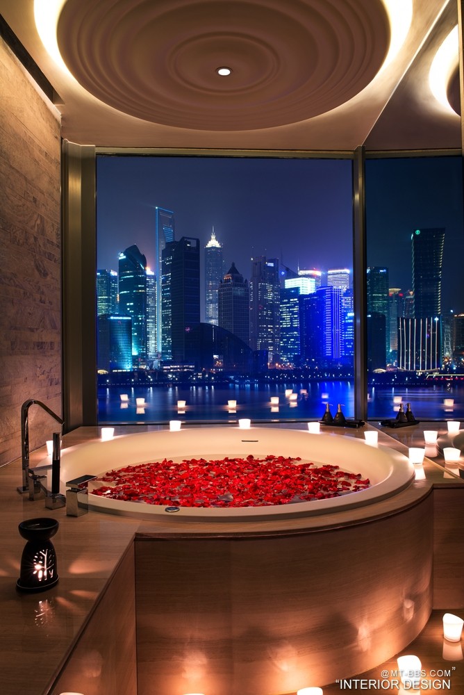 上海外滩悦榕庄 Banyan Tree Shanghai On The Bund_50966849-H1-BTCNSO_SW_1112_Groom_BathroomTub_DSC3557.jpg