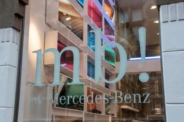 奔驰的弹出式商店_Mercedes-Benz-pop-up-store-The-Hague-the-Netherlands-7-640x426.jpg