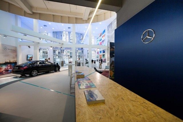 奔驰的弹出式商店_Mercedes-Benz-pop-up-store-The-Hague-the-Netherlands-10-640x426.jpg