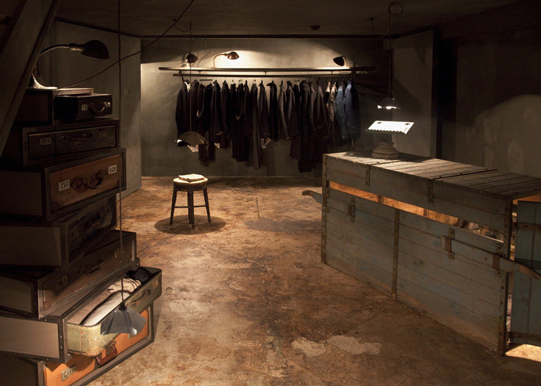 伦敦红教堂街--The Chalk Room（定制男装店）_Dezeen_The-Chalk-Room-by-JamesPlumb_ss_4.jpg