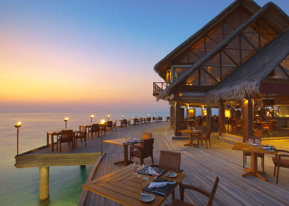 马尔代夫安娜塔拉度假酒店 Anantara Dhigu Resort Maldives_Anantara_Dhigu_Maldives-Waterfront-dining-AMD_1732.jpg