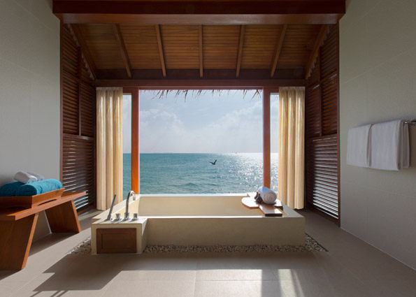 马尔代夫安娜塔拉度假酒店 Anantara Dhigu Resort Maldives_Anantara_Dhigu_Maldives-Over-Water-Suite-Bathroom-NG-AMD_1503.jpg