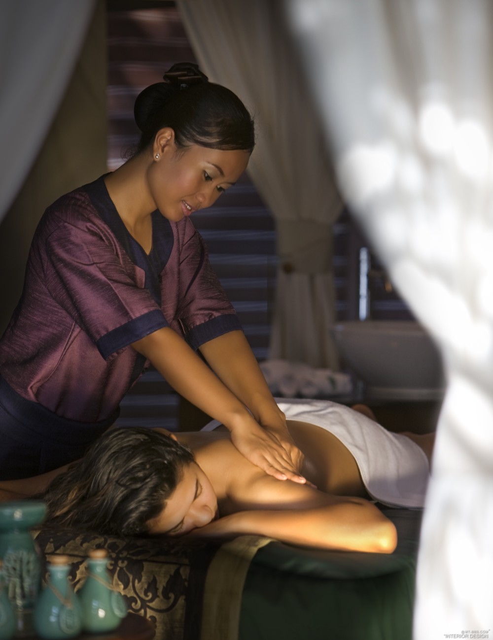 马尔代夫马迪瓦鲁悦榕庄 Banyan Tree Madivaru_25557172-H1-BTMVMM_0708_IG_Spa_Body Massage_MDV3.jpg