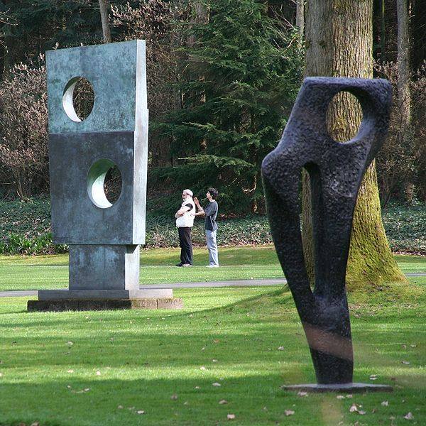 大师 芭芭拉·赫普沃思Barbara Hepworth的 雕塑作品_600px-Barbara_Hepworth.jpg