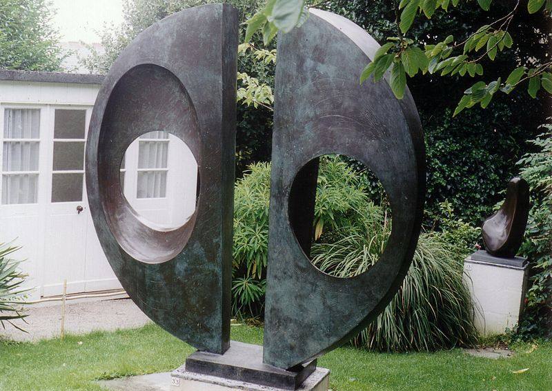 大师 芭芭拉·赫普沃思Barbara Hepworth的 雕塑作品_800px-41518942_Barbara_H..jpg