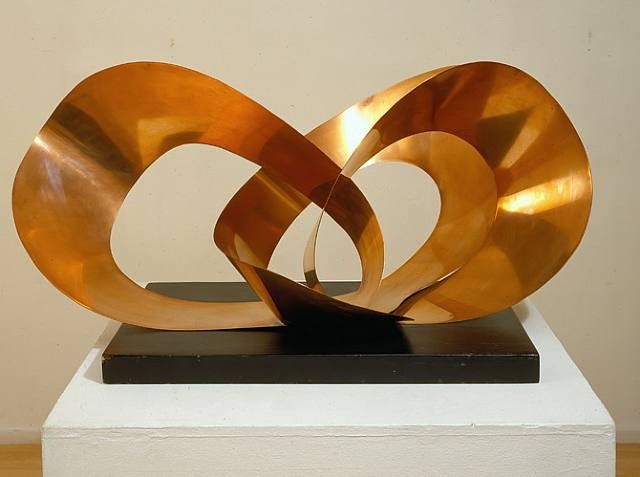 大师 芭芭拉·赫普沃思Barbara Hepworth的 雕塑作品_artwork_images_424714602_393261_barbara-hepworth.jpg