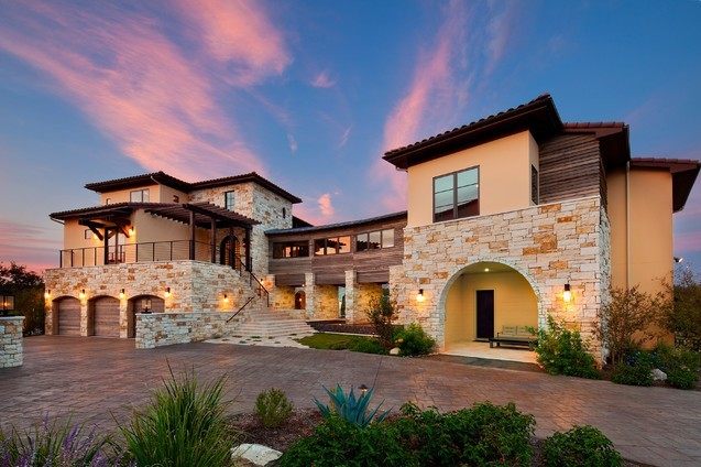 Waterfront Luxury Home On Lake Travis_10.jpg