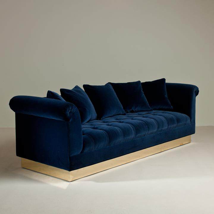 各种国外大牌家具2_A-Bespoke-Deep-Buttoned-Navy-Velvet-Upholstered-Sofa-13237_14836-zoom.jpg