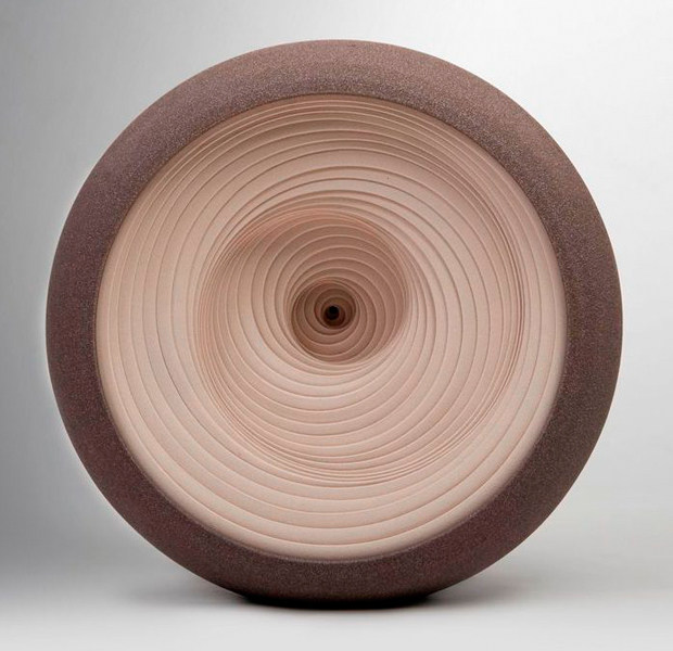 绝对精品4--陶瓷用品_Circular-Ceramic-Sculptures-by-Matthew-Chambers-1.jpg