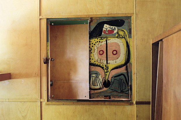 绝对精品2--木质家具_A-Look-Inside-Le-Cabanon-by-Le-Corbusier-6.jpg