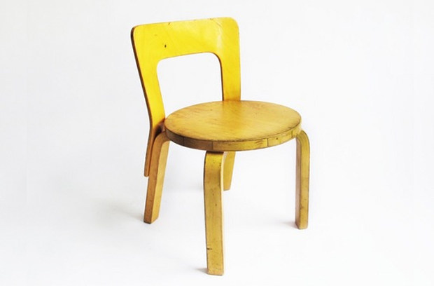 绝对精品2--木质家具_An-Exhibition-of-Childrens-Chairs-Mondo-Cane-and-Partners-Spade-1.jpg